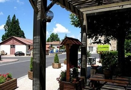 Hôtel La Clairière Chambon-sur-Dolore Exterior foto